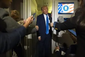 O presidente dos Estados Unidos, Donald Trump, no Air Force One | Foto: Divulgação Casa Branca