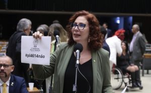 Carla Zambelli está na Itália e teve a prisão decretada por Alexandre de Moraes, do STF | Foto: Bruno Spada/Câmara dos Deputados