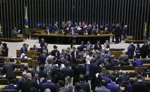 Câmara votações trabalho no feriado IOF