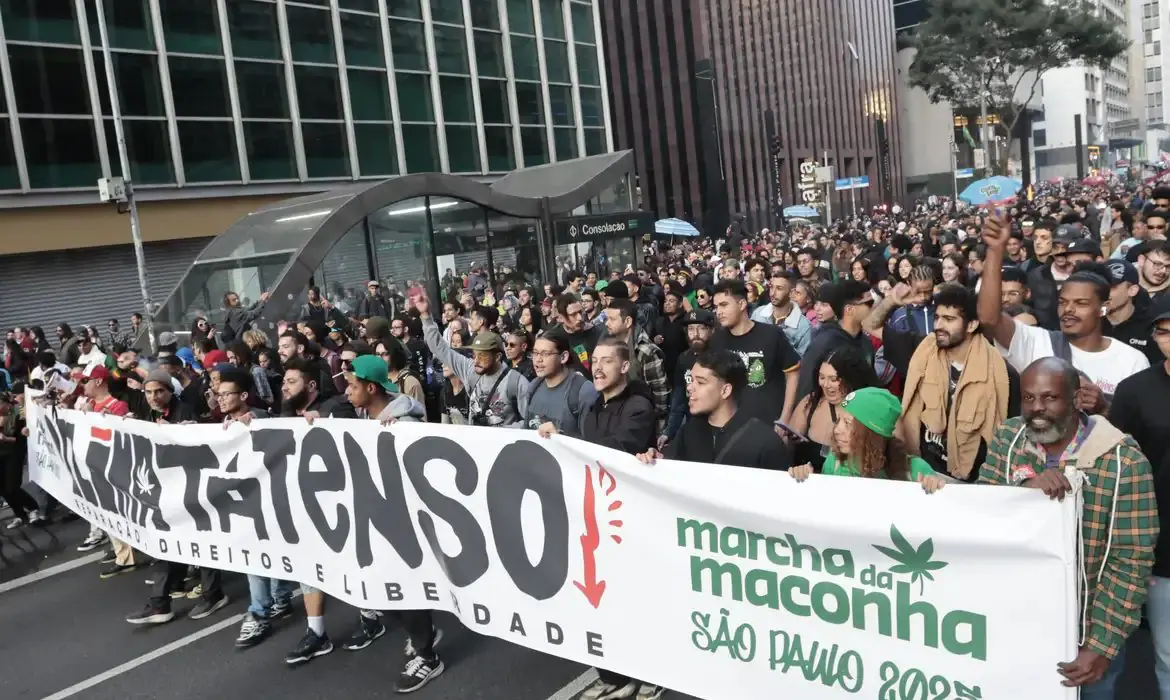 Marcha da Maconha na Avenida Paulista, em São Paulo | Foto: Paulo Pinto/Agência Brasil