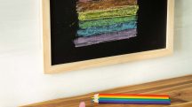 A presença de conteúdo LGBT em sala de aula é discutida pelos pais | Foto: Shutterstock