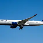 Um Delta Air Lines Airbus A350, em alusão à matéria sobre Turbulência em voo da Delta entre Salt Lake City e Amsterdã provoca pouso de emergência e 25 feridos nos EUA