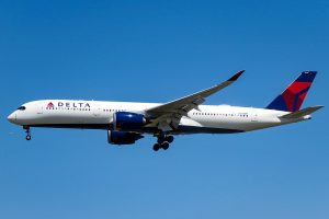 Um Delta Air Lines Airbus A350, em alusão à matéria sobre Turbulência em voo da Delta entre Salt Lake City e Amsterdã provoca pouso de emergência e 25 feridos nos EUA