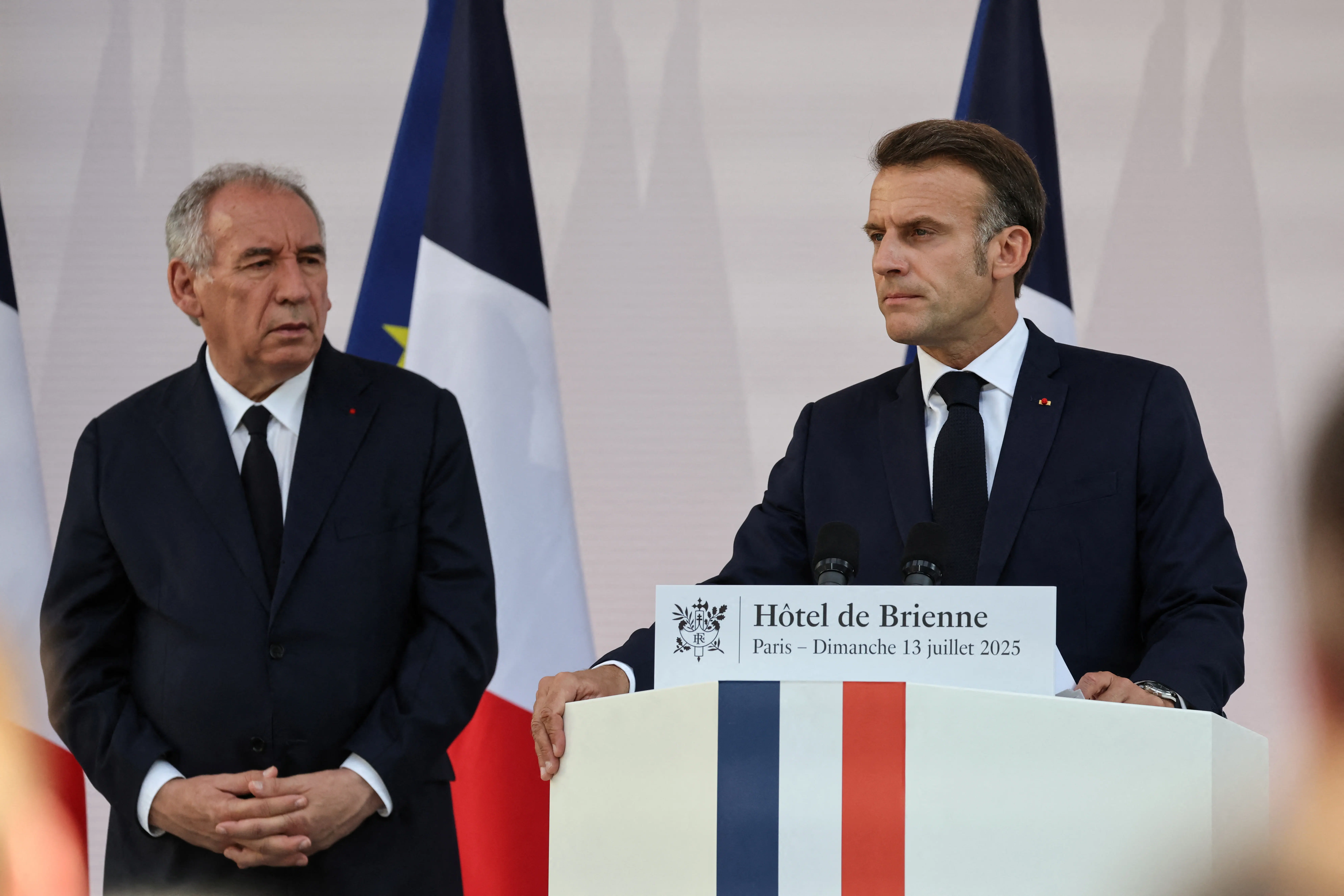 O primeiro-ministro francês, François Bayrou, e o presidente da França, Emmanuel Macron em Paris | Foto: Reuters - LUDOVIC MARIN/Pool