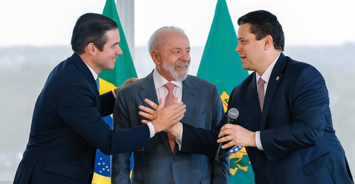 Presidente da República, Luiz Inácio Lula da Silva, em encontro com o presidente do Senado Federal, senador Davi Alcolumbre, e presidente da Câmara dos Deputados, deputado Hugo Motta, no Palácio do Planalto, em Brasília, em alusão à nota sobre o Centrão receber mais emendas do governo