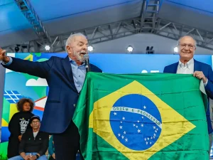 'Ninguém quer conversar com Alckmin', diz Lula sobre negociação com os EUA