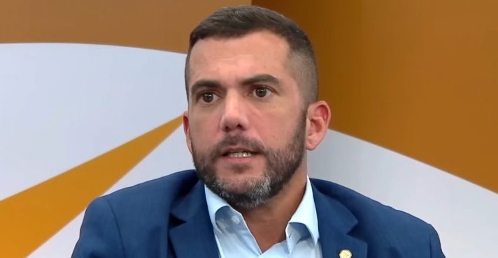 Carlos Jordy concede entrevista ao Arena Oeste | Foto: Revista Oeste