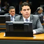 Alvo da PF por fraude, o deputado Júnior Mano