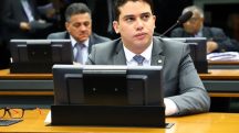 Alvo da PF por fraude, o deputado Júnior Mano