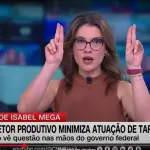 Momento em que a jornalista Elisa Veck, da CNN Brasil, fala sobre Tarcísio de Freitas e refere ao ex-presidente Jair Bolsonaro como 'Bozo' | Foto: Reprodução/YouTube
