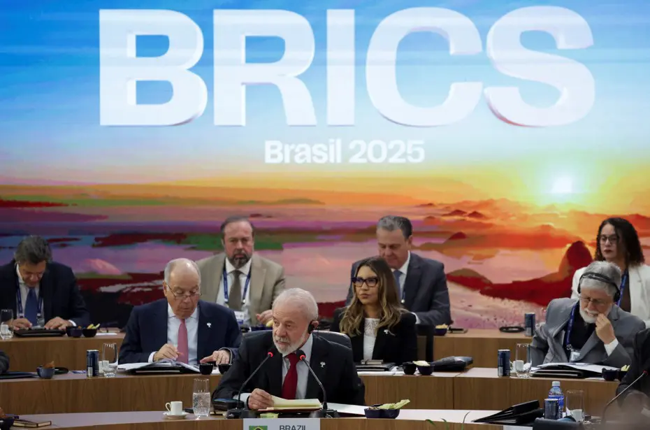 O presidente do Brasil, Luiz Inácio Lula da Silva, discursa durante a reunião de abertura da Cúpula do BRICS, no Museu de Arte Moderna (MAM), no Rio de Janeiro, Brasil, em 6 de julho de 2025. | Foto: Ricardo Moraes/Reuters