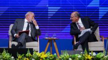 O presidente Lula e o vice-presidente do Brasil, Geraldo Alckmin, participam da abertura do Fórum Empresarial do Brics - 5/7/2025 | Foto: Pilar Olivares/Reuters