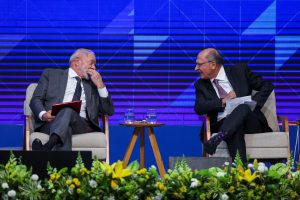 O presidente Lula e o vice-presidente do Brasil, Geraldo Alckmin, participam da abertura do Fórum Empresarial do Brics - 5/7/2025 | Foto: Pilar Olivares/Reuters