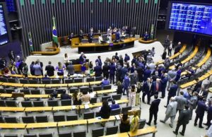 Com a urgência aprovada na Câmara, a proposta poderá ser pautada diretamente no plenário, sem a necessidade de passar por outras comissões antes de ser votada por todos os deputados | Foto: Zeca Ribeiro/Câmara dos Deputados