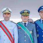 Da esq. para a dir: Lula, os comandantes do Exército, Tomás Ribeiro Paiva; da Aeronáutica, Marcelo Kanitz Damasceno; da Marinha, Marcos Sampaio Olsen; e o ministro da Defesa, José Múcio | Foto: Ricardo Stuckert