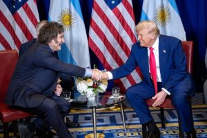Javier Milei e Donald Trump: acordo sinaliza alinhamento político e favorece recuperação econômica na Argentina | Foto: Reprodução/Twitter/X