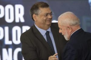 O ministro do STF Flávio Dino e o presidente Lula da Silva: STF estaria a serviço do PT no direcionamento do controle das emendas | Foto: Marcelo Camargo/Agência Brasil