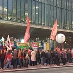 Manifestantes durante protesto nesta quinta-feira, em São Paulo: mais impostos e menos trabalho | Foto: Rachel Diaz/Oeste