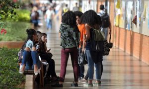 Estudantes em universidade federal: quanto maior a invasão, mais gastos para o pagador de impostos | Foto: Marcello Casal Jr./Agência Brasil