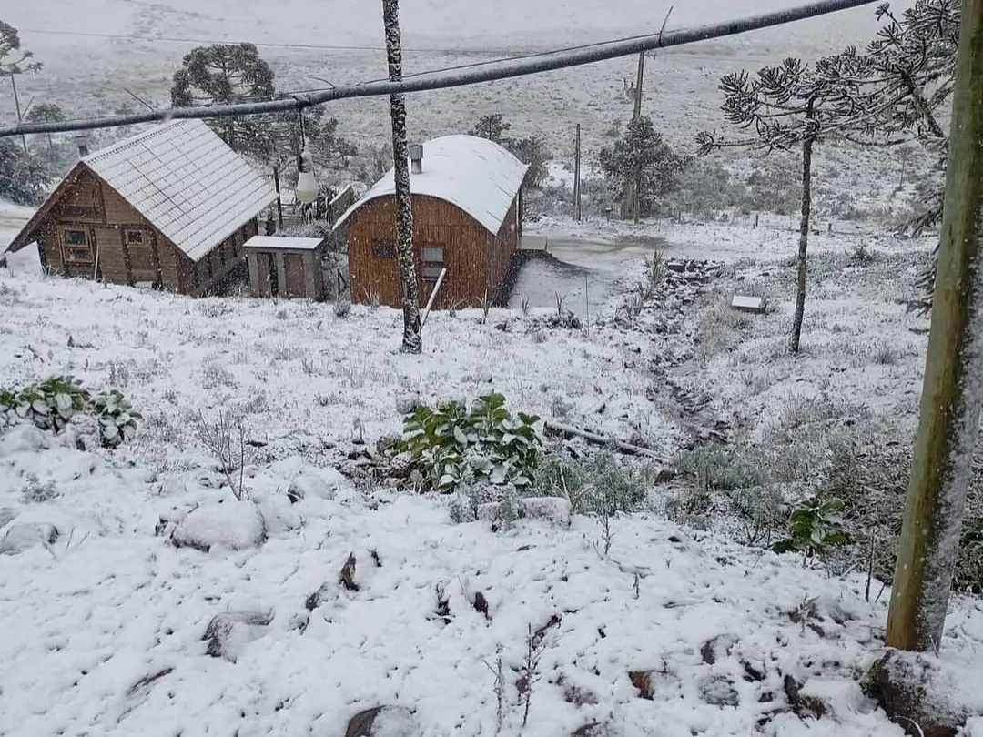 Frente fria: imagem mostra neve na Serra Catarinense: 29/05/2025 | Foto: Reprodução/Instagram