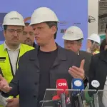 O governador de SP, Tarcísio de Freitas, em coletiva de imprensa nesta manhã, 10