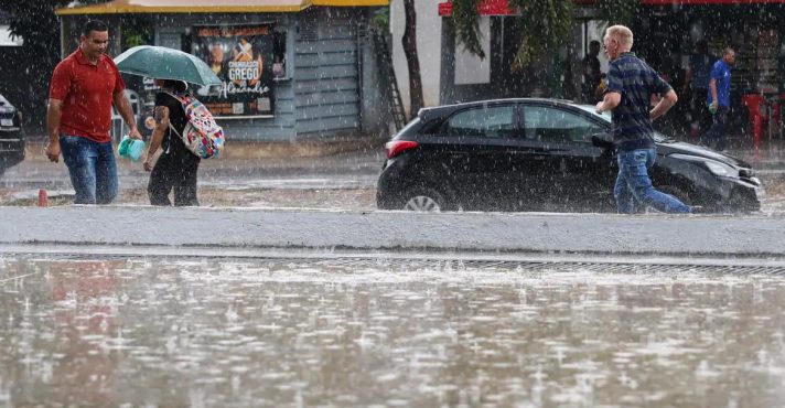 Três alertas apontam para acumulado de chuva e ventos intensos entre segunda e terça-feira nas regiões Norte e Nordeste