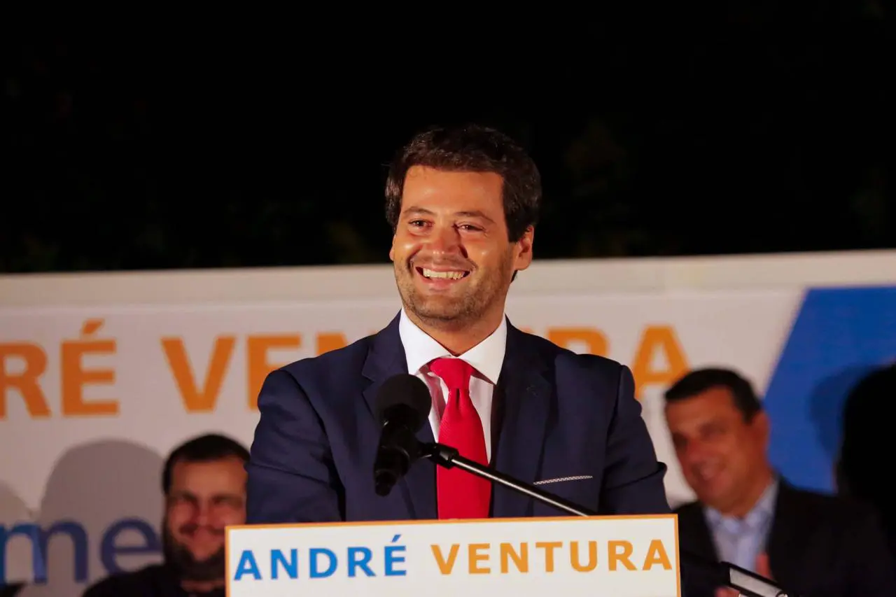 André Ventura, presidente do Partido Chega, de Portugal, defende Bolsonaro