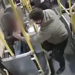 Homem usava um estilingue e esferas de metal para quebrar os vidros