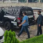 Momento em que o prefeito de Igarapé Grande (MA), João Vitor Xavier, se entrega à Polícia Civil: morte por motivo fútil | Foto: Reprodução/Redes sociais