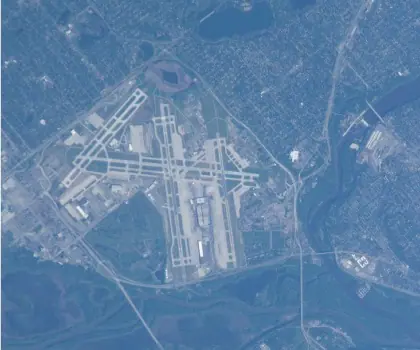 Visão aérea do
Mais detalhes
Aeroporto Internacional de Minneapolis-Saint Paul, em Minneapolis, nos Estados Unidos