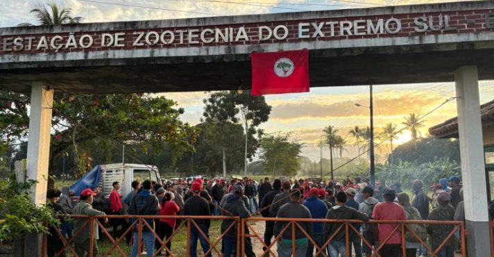 Estação de Zootecnia do Extremo Sul da Bahia invadida pelo MST | Foto: Reprodução/MST