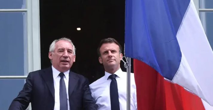 O primeiro-ministro François Bayrou e o presidente Emmanuel Macron atingiram a pior avaliação da história recente da França | Foto: Reprodução/IFOP