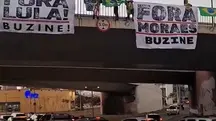 Com faixas em viaduto na região central de Belo Horizonte, manifestantes pediam, nesta quinta-feira, 24, buzinaço em protesto a Lula e Moraes | Foto: Reprodução/Twitter/X