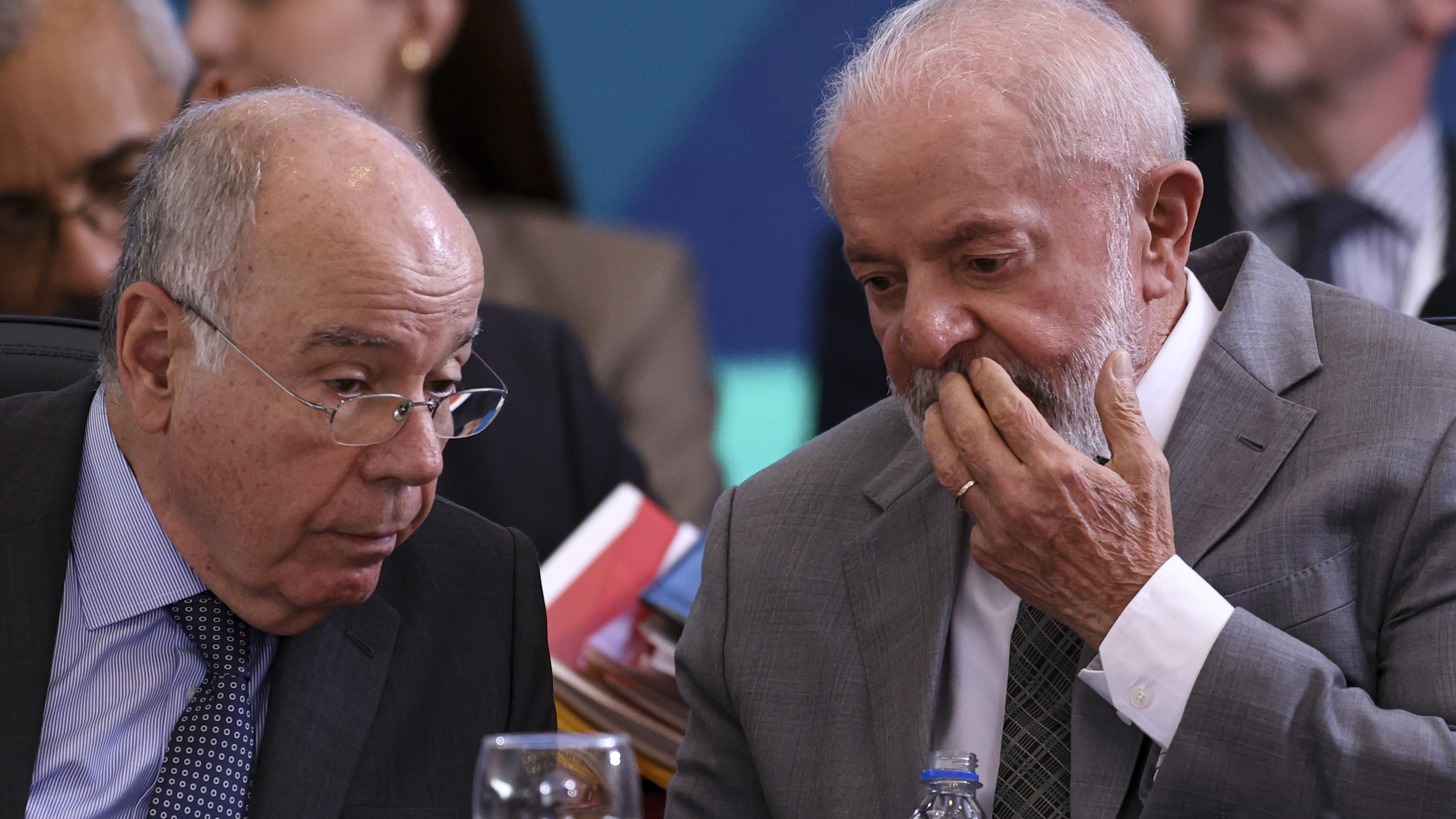 Ministro das Relações Exteriores, Mauro Vieira, e o presidente Luiz Inácio Lula da Silva | Foto: Marcelo Camargo/Agência Brasil
