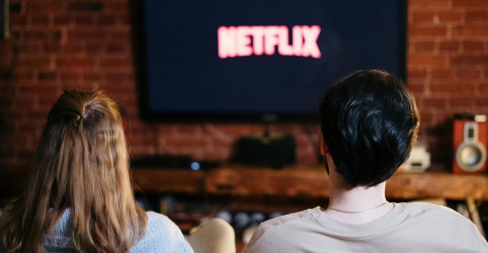 A punição à Netflix foi aplicada em razão de bloqueios do compartilhamento de senhas no Brasil | Foto: Reprodução/Pexels
