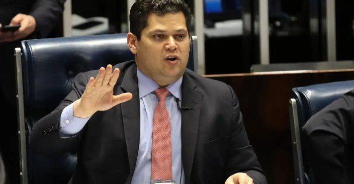 O presidente do Senado e do Congresso, Davi Alcolumbre: recesso mantido, apesar da crise política | Foto: Fabio Rodrigues Pozzebom/Agência Brasil
