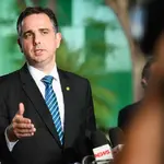 O senador Rodrigo Pacheco (PSD-MG) ficou irritado com as críticas que recebeu por defender o governo Lula e o STF, em meio ao aumento da desaprovação nas pesquisas de opinião do eleitorado | Foto: Pedro Gontijo/Agência Senado