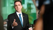 O senador Rodrigo Pacheco (PSD-MG) ficou irritado com as críticas que recebeu por defender o governo Lula e o STF, em meio ao aumento da desaprovação nas pesquisas de opinião do eleitorado | Foto: Pedro Gontijo/Agência Senado
