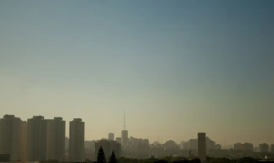 A previsão do tempo mostra que São Paulo deve registrar manhãs com névoa e tardes com variação de nuvens | Foto: Marcelo Camargo/Agência Brasil