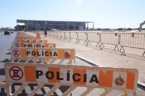 Vista da Praça dos Três Poderes, em frente ao STF: local amanheceu fechado no sábado, 26 de julho, por ordem de Alexandre de Morares | Foto: Wilton Junior/Estadão Conteúdo