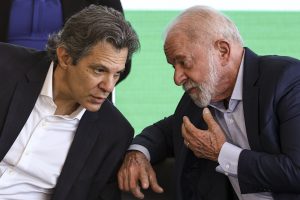 O presidente Lula e o ministro da Fazenda, Fernando Haddad, defendem a taxação dos ‘super-ricos’ | Foto: Marcelo Camargo/Agência Brasil