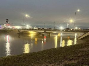 As autoridades do Texas confirmaram neste sábado, 5, que o número de vítimas fatais no Rio Guadalupe inclui 18 adultos e nove crianças | Foto: Reprodução/X