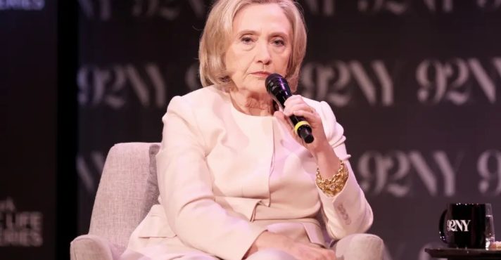 Candidata derrotada por Donald Trump, Hillary Clinton articulou ação para difamar o republicano, diz jornal | Foto: Reprodução/Redes sociais