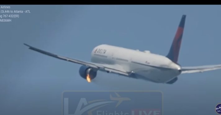 Vídeo mostra momento em que chamas atingem o motor esquerdo de aeronave, nos EUA