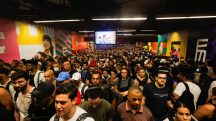 Movimentação intensa de passageiros na transferência da CPTM para o Metrô na Estação da Luz, em São Paulo, em alusão à matéria sobre a percepção da população sobre ricos e pobres