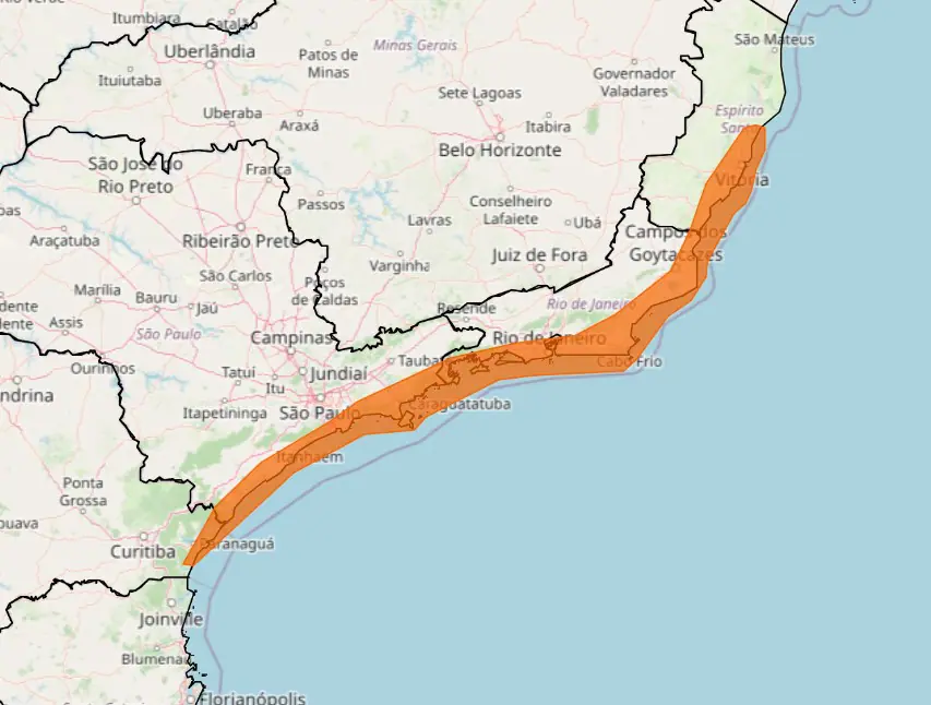 Inmet alerta para chuvas e vendavais no litoral brasileiro