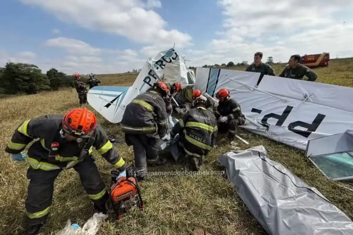 Corpos de Bombeiro atuam em ocorrência de queda de avião em São José do Rio Preto (SP) | Foto: Reprodução/Corpo de Bombeiros