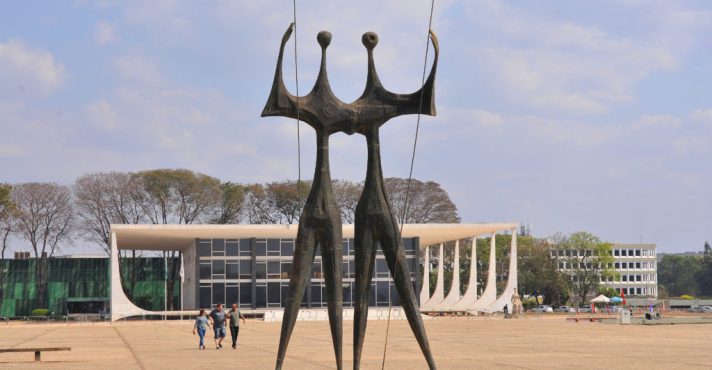 Os Guerreiros, na Praça dos Três Poderes | Foto: Renato Araújo/Agência Brasília república
