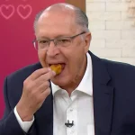 Na véspera do tarifaço, Alckmin come coxinha com Ana Maria Braga