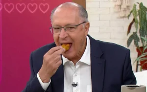 Na véspera do tarifaço, Alckmin come coxinha com Ana Maria Braga